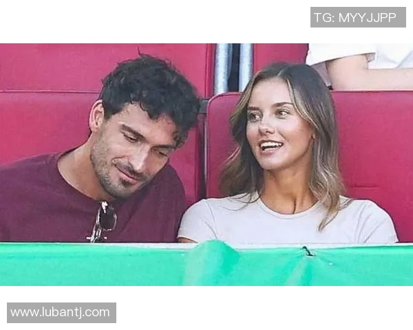 外国足球明星的女友们:她们的魅力与生活揭秘 外国足球明星的女友们:她们的魅力与生活揭秘