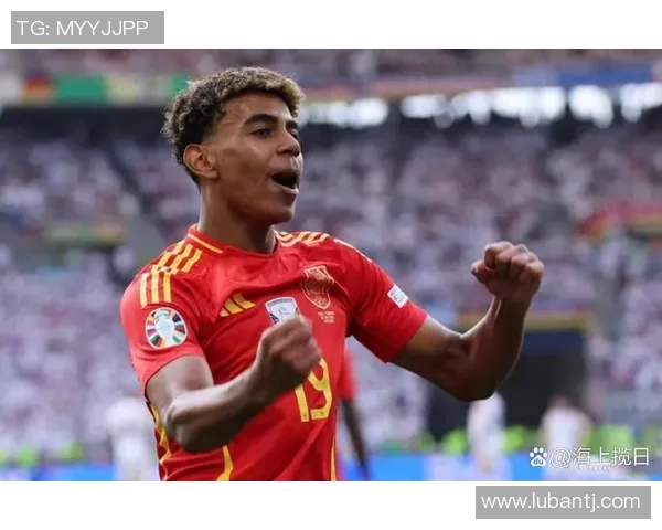 足球巨星化身老年人街头嬉戏引发路人围观热议 足球巨星化身老年人街头嬉戏引发路人围观热议