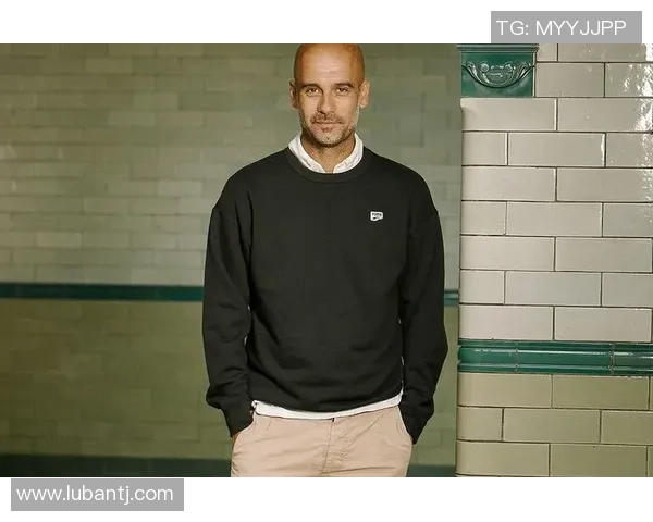 追随足球明星的脚步体验同款背包带来的时尚与活力 追随足球明星的脚步体验同款背包带来的时尚与活力