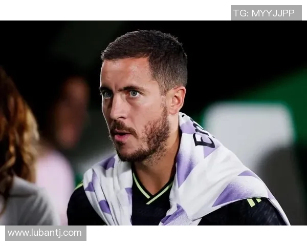 足球明星阿扎尔精彩瞬间图片欣赏展现他在绿茵场上的风采与魅力 足球明星阿扎尔精彩瞬间图片欣赏展现他在绿茵场上的风采与魅力